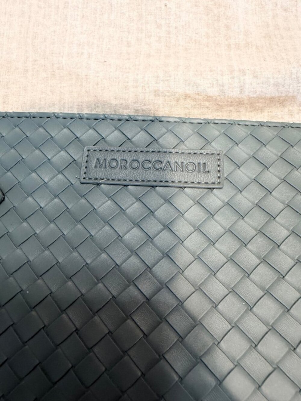 [Z6] Moroccanoil Gray Woven Zip Pouch Baguette Bag